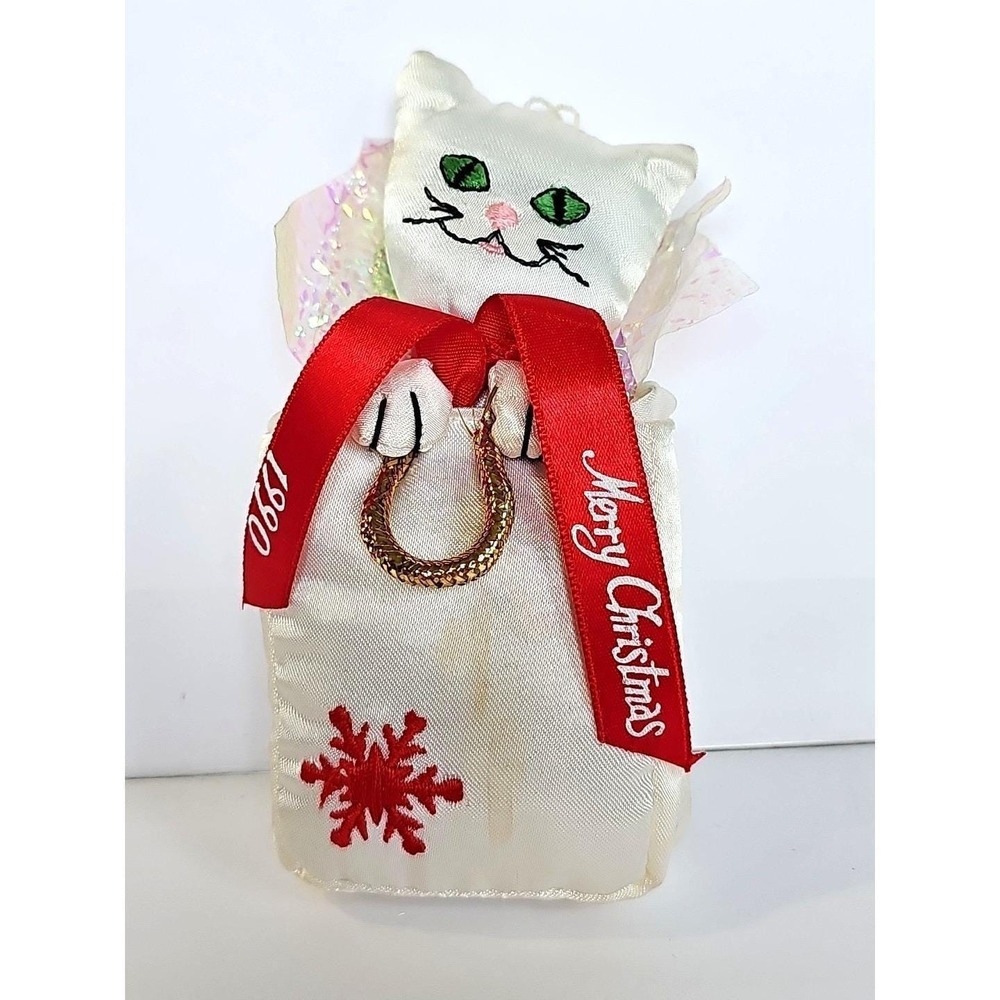 1990 Russ Berrie Cat Christmas Ornament White Satin Merry Christmas Snowflake 5"